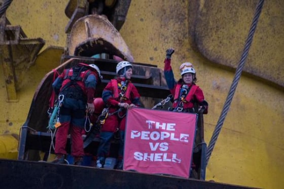 Greenpeace Activists Board Shell Arctic Drilling Ship In Pacific