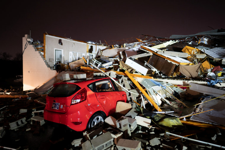 Al Menos Seis Muertos Y 23 Heridos Tras El Paso De Un Devastador