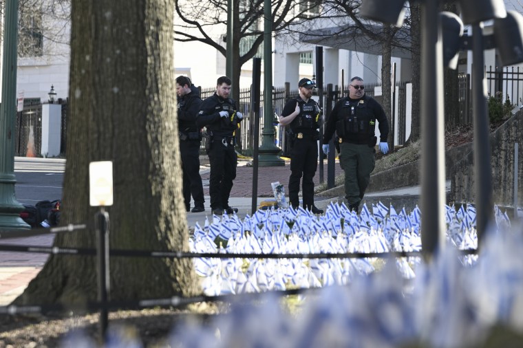 Un Hombre Se Prende Fuego Frente A La Embajada De Israel En Washington D C