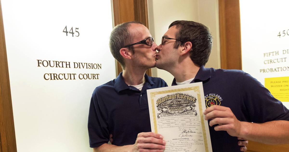 Arkansas Halts Same Sex Marriage Licenses After Ruling