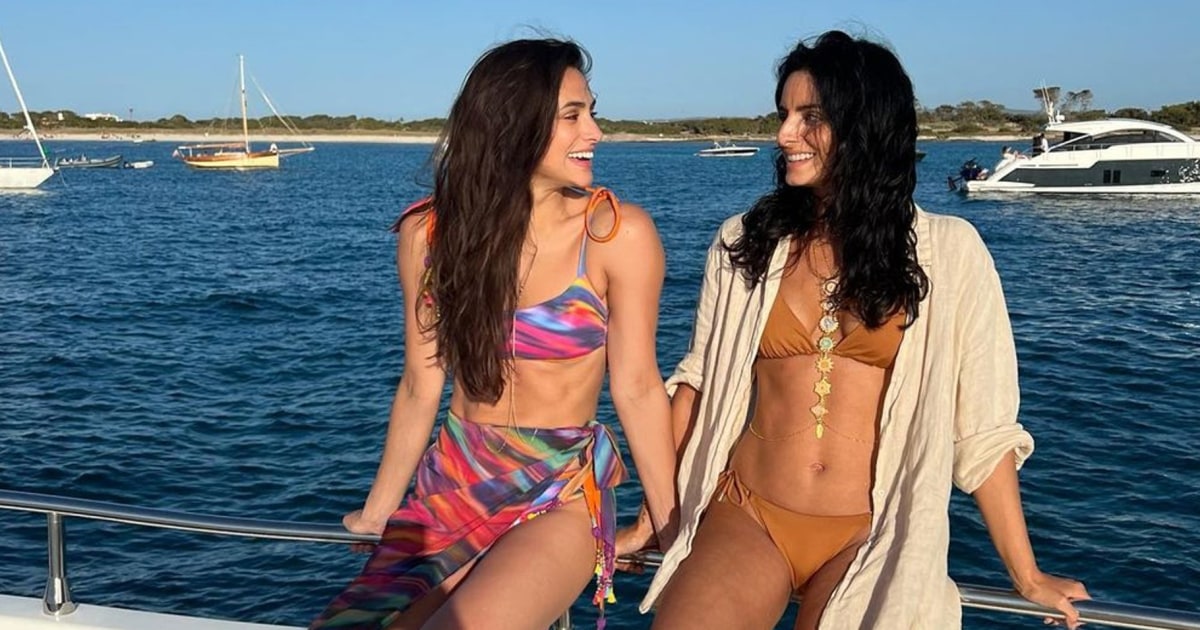 Aislinn Derbez Y Renata Notni Viajan A La Playa Y Provocan Suspiros Con