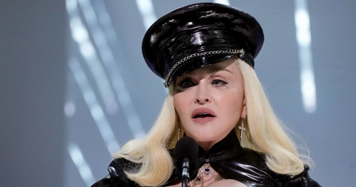 Madonna posa topless en unas candentes fotografías