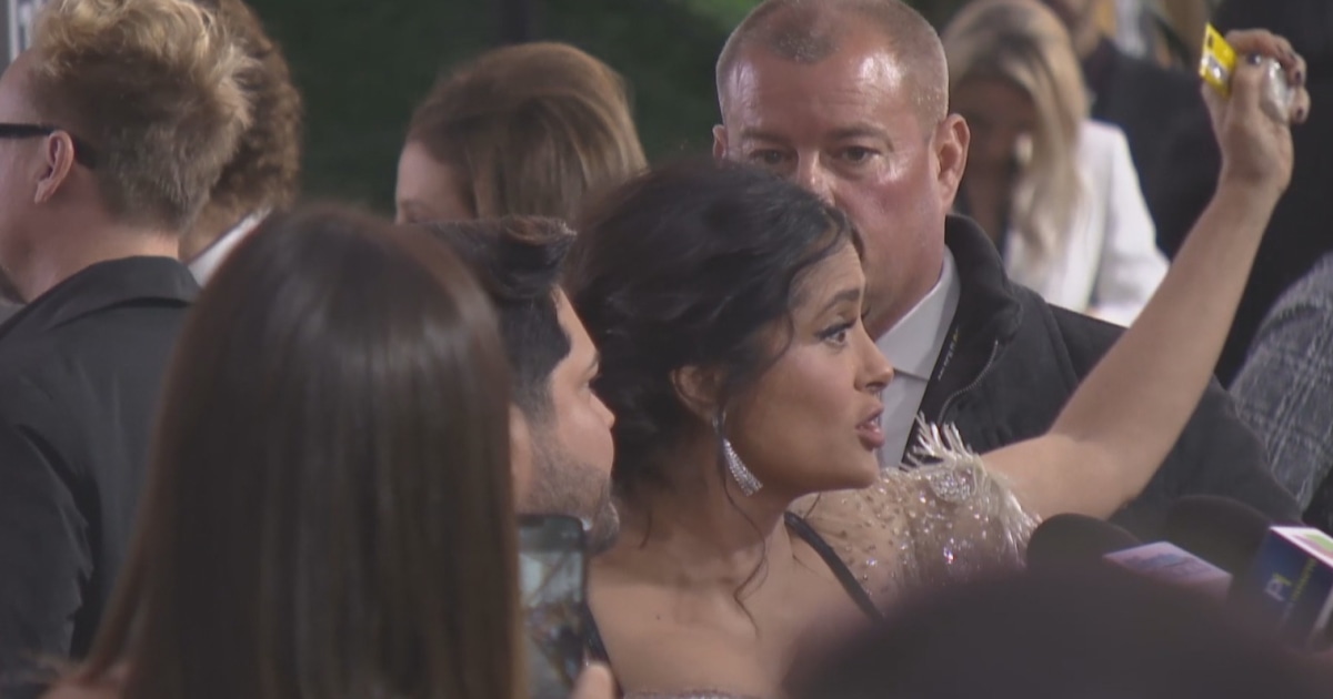 Salma Hayek Lleva Dulces Mexicanos A La Gala De Los Golden Globes