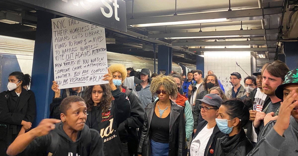 Varios Pasajeros Confrontan A Un Hombre Que Gritaba En El Metro De