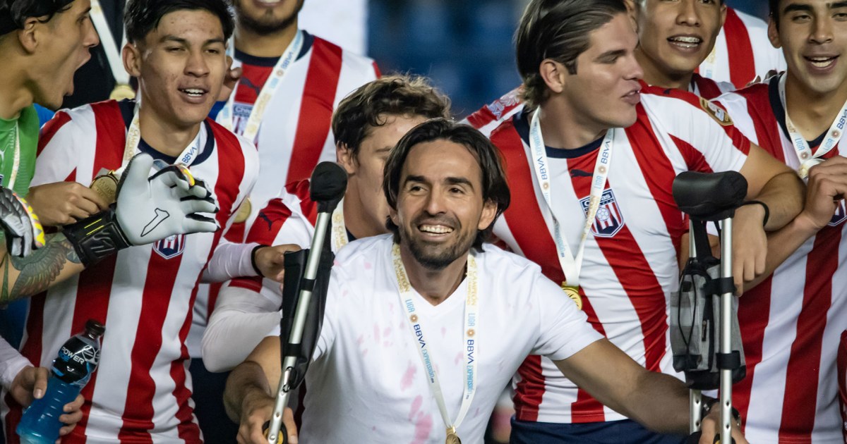 Gerardo Espinoza: 3 títulos en 50 días ¿el DT ideal para México?