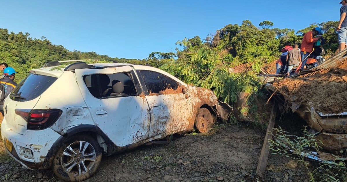 Al Menos 34 Personas Han Muerto Tras Los Derrumbes En Una Carretera De