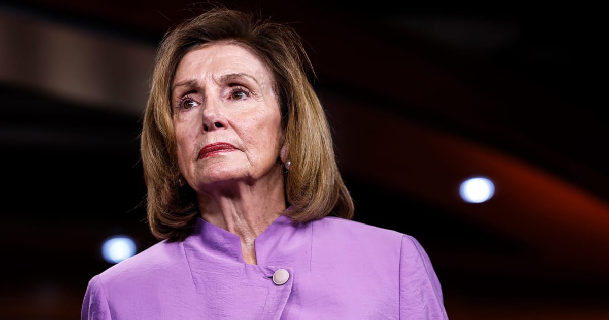 Nancy Pelosi se somete a cirugía de reemplazo de cadera tras sufrir