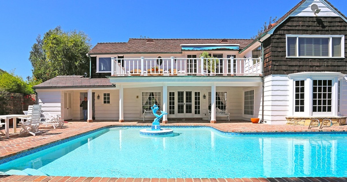 Photo: house/residence of the friendly 15 million earning Beverly Hills, CA, USA-resident
