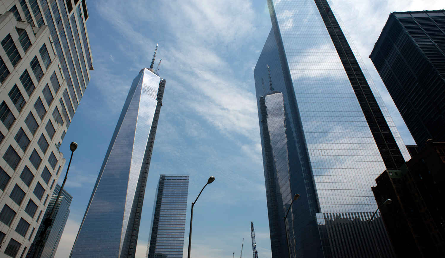 Близнецы сколько этажей. Всемирный торговый центр в Нью-Йорке имеет высоту 1776 футов. Всемирный торговый центр. Крыша башен близнецов. 1 Небоскреб.