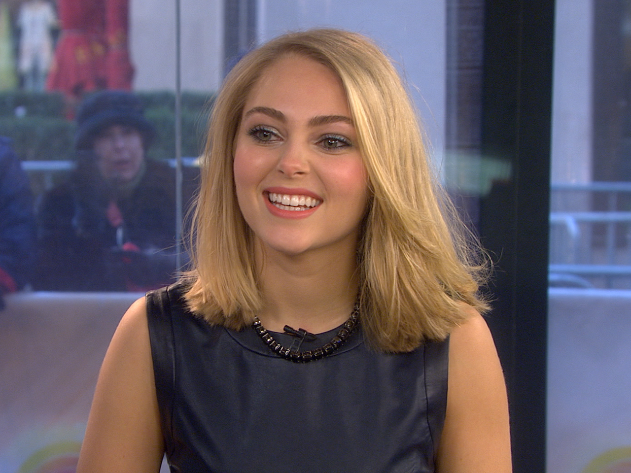 AnnaSophia Robb Carrie Diaries isnt Sex in the City