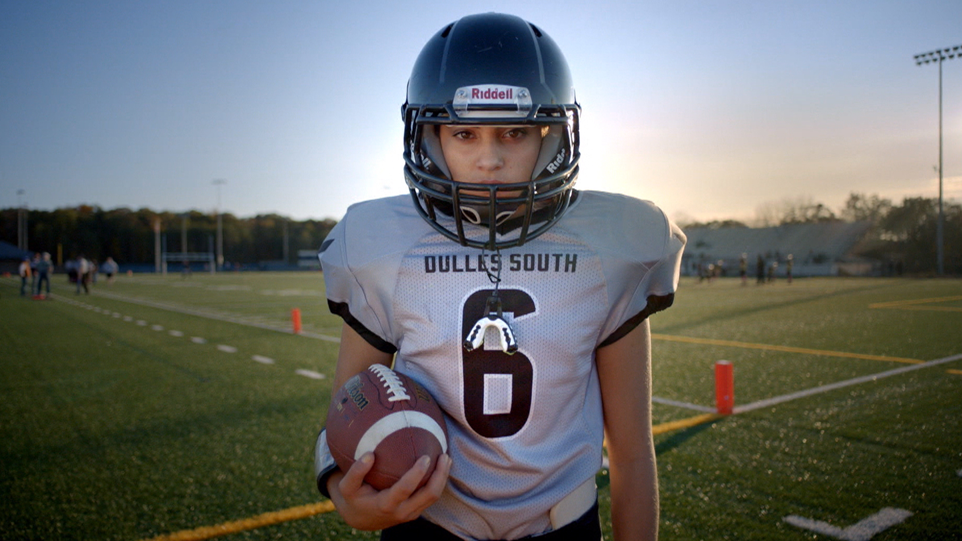 She football. Дакота Хьюз квотербек. Квотербек Екатерина Орлова. Принцесса квотербек / quarterback Princess (1983). Сливы Американ боев и герл.