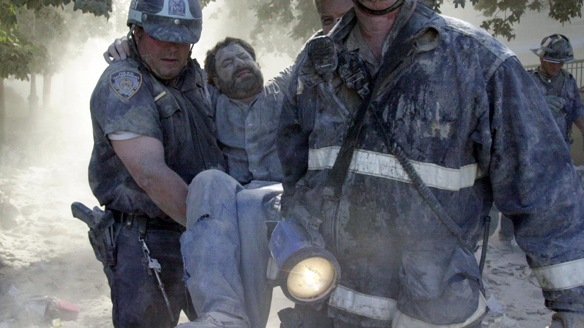7 августа 2001 год. 9.11.2001 Теракт сержант Маклафлин. Теракт в США 2001 башни Близнецы. Башни Близнецы 11 сентября жертвы.