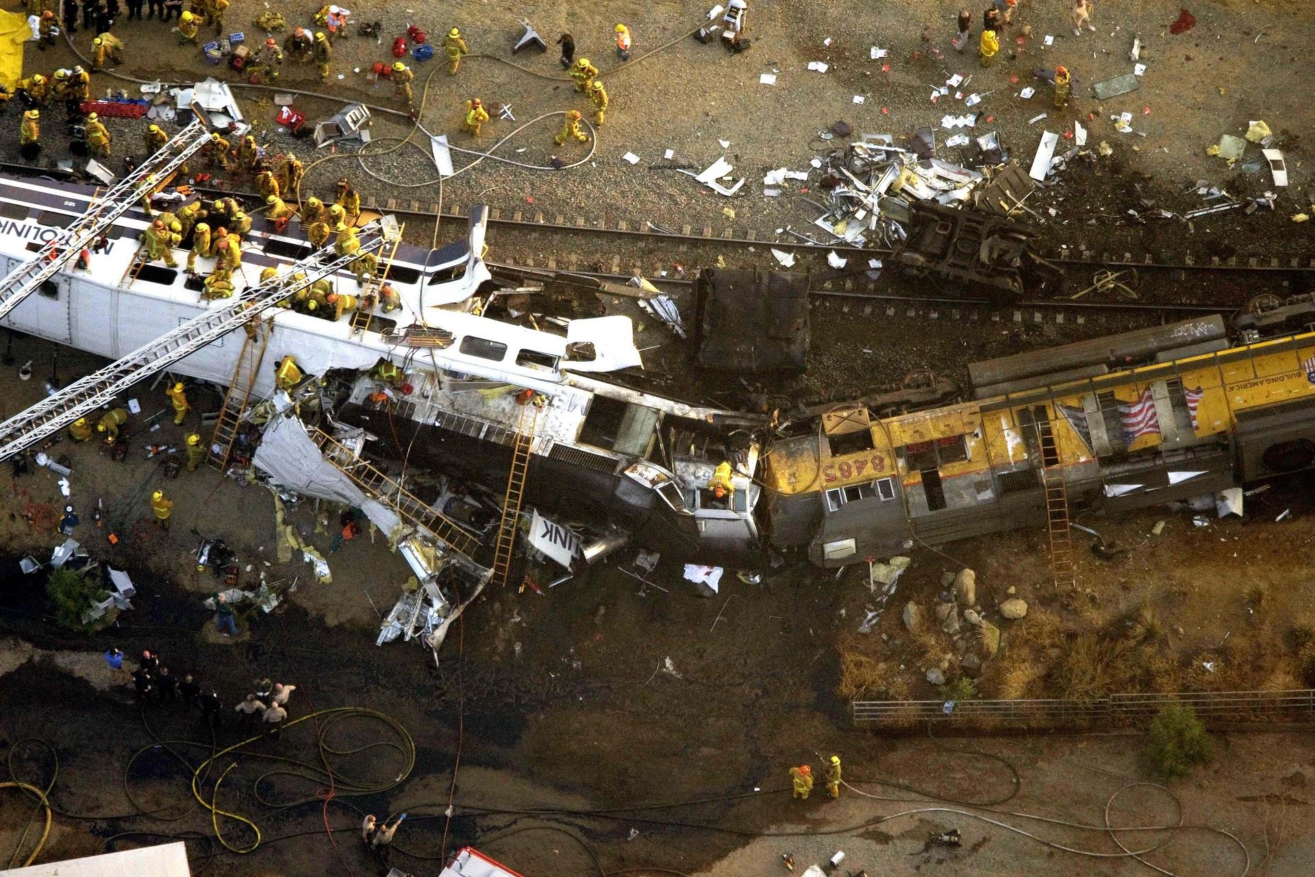 5 декабря 2008. Столкновение поездов в 2008 году 12 сентября Метролинк. Нью-джерси катастрофа. Авария на космической станции.