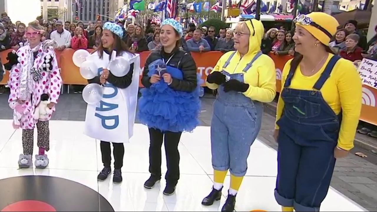 Crazy Cat Lady wins TODAY’s Halloween costume contest, image size:1280x720