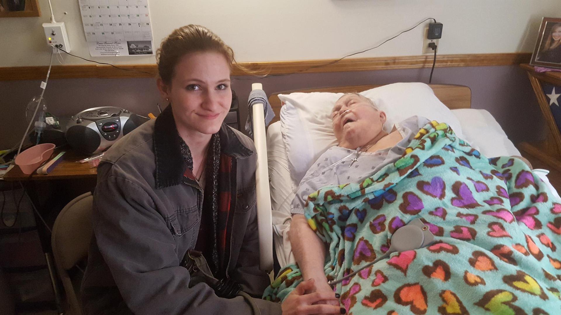 Watch caregiver sing a final hymn for Helen 