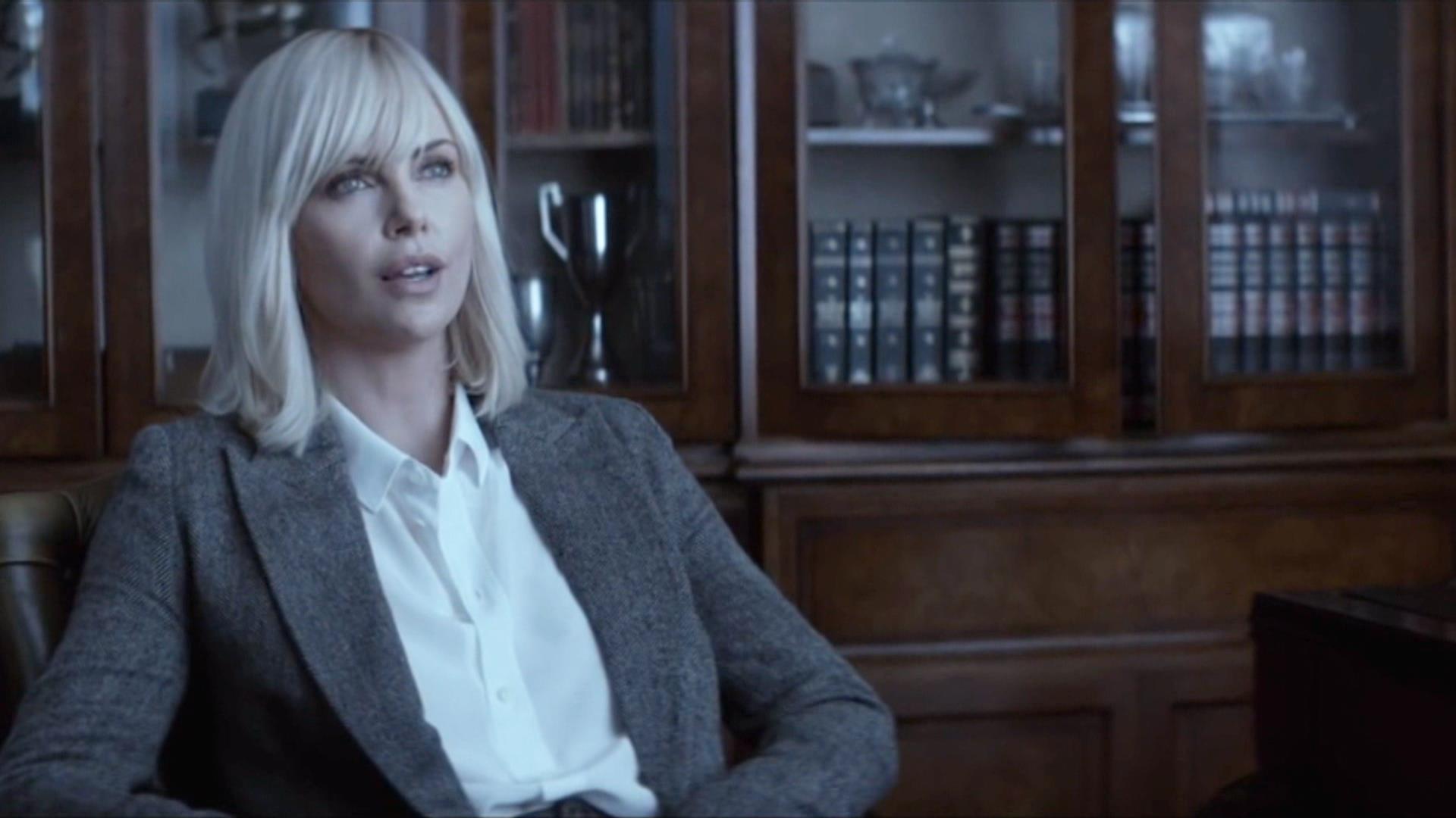 шарлиз терон атомная блондинка. взрывная блондинка 2022. шарлиз терон взрывная блондинка в ванной. шарлиз терон атомная блондинка. шарлиз терон lorraine broughton.