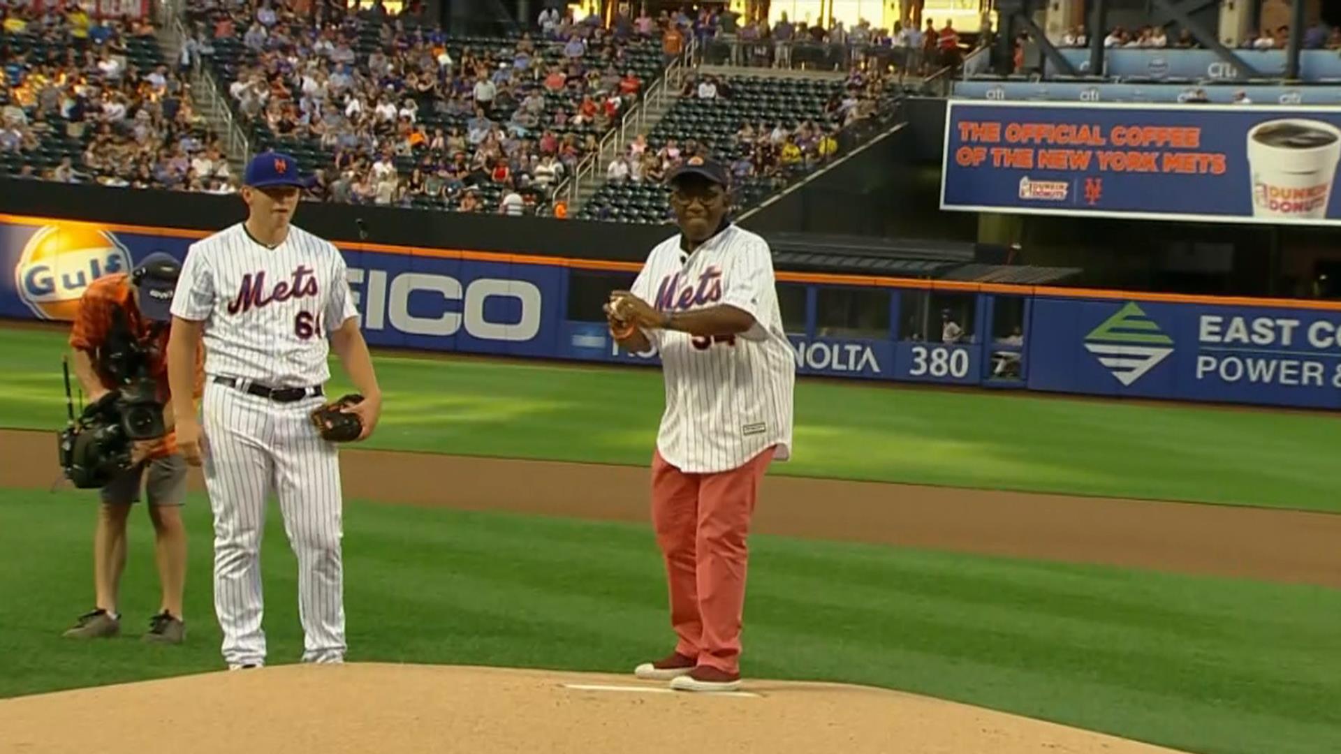 Colon marks unexpected blast with first pitch at Citi Field