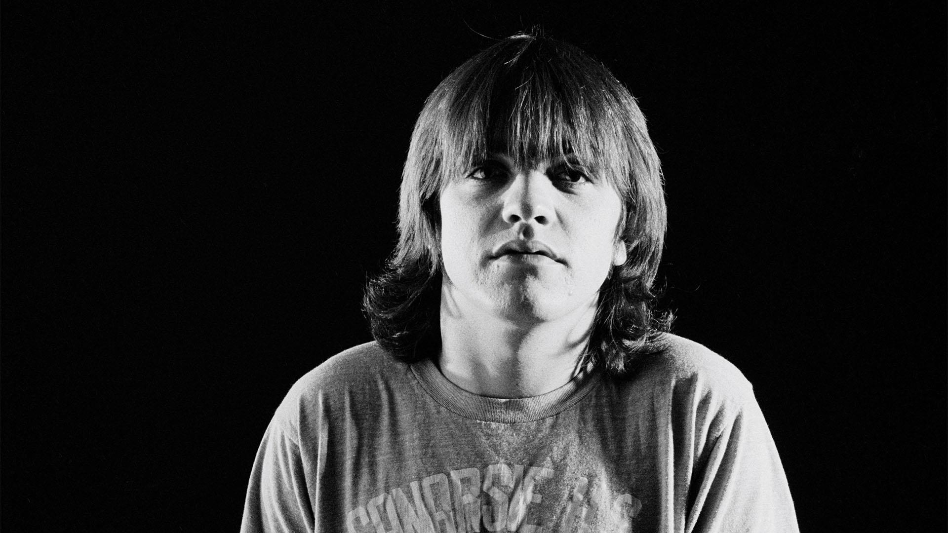 K нг. Малькольм AC DC. AC DC Malcolm young. Malcolm young в молодости. Братья Янг: Ангус, Малькольм, Джордж.