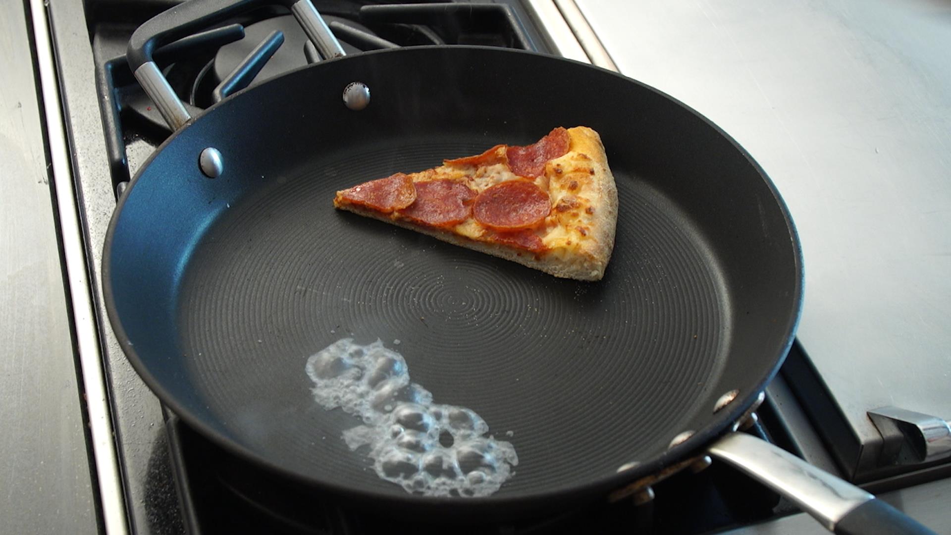 как подогреть пиццу чтобы она не была сухой в духовке фото 6