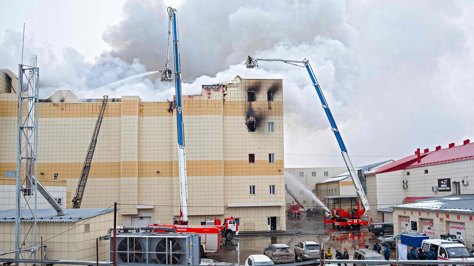 Тц зимняя вишня 2018. Трк зимняя вишня 2010. 2018 год вишня пожар. 2018 год вишня пожар. Пожар в тц зимняя вишня.