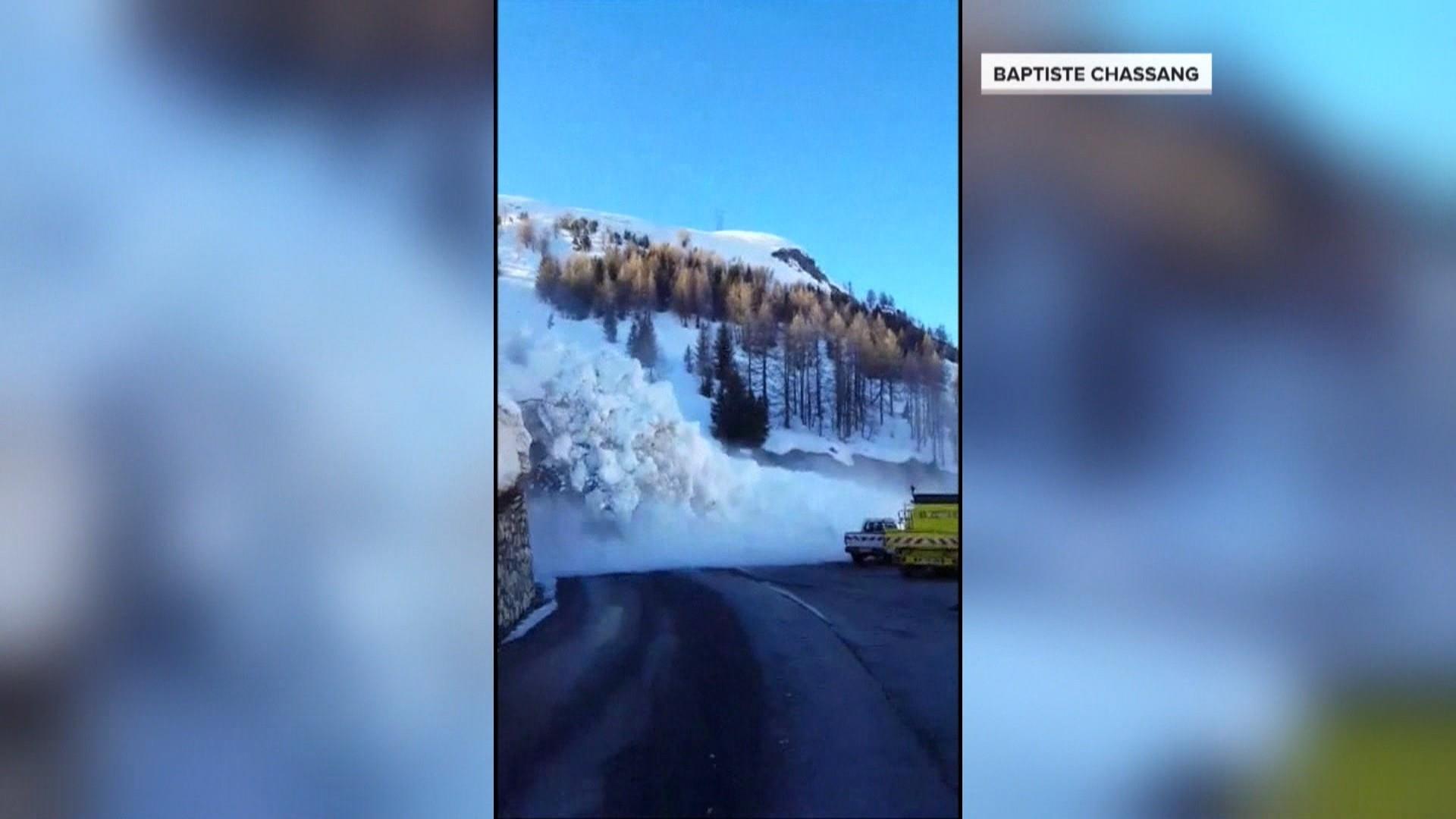Avalanche sends workers running, caught on camera