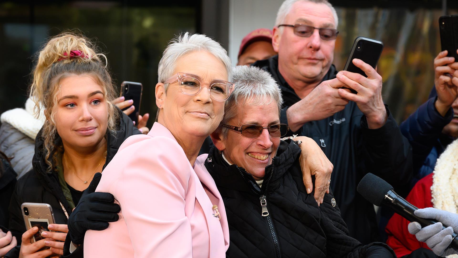 See Jamie Lee Curtis meet her look-alike fan on the TODAY plaza