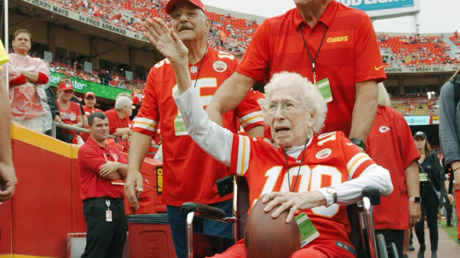 Chiefs superfan shares his love of team with yard display