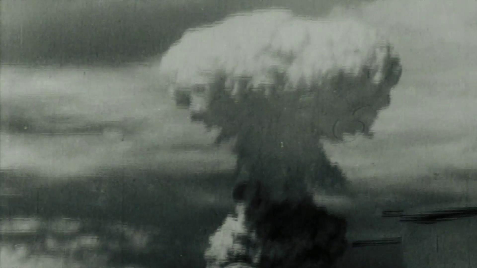 Почему скинули бомбу на хиросиму. Хиросима Нагасаки ядерный взрыв. Бомбардировка Хиросимы и Нагасаки 1945. Атомный взрыв в Хиросиме и Нагасаки. Взрыв атомной бомбы в Хиросиме.