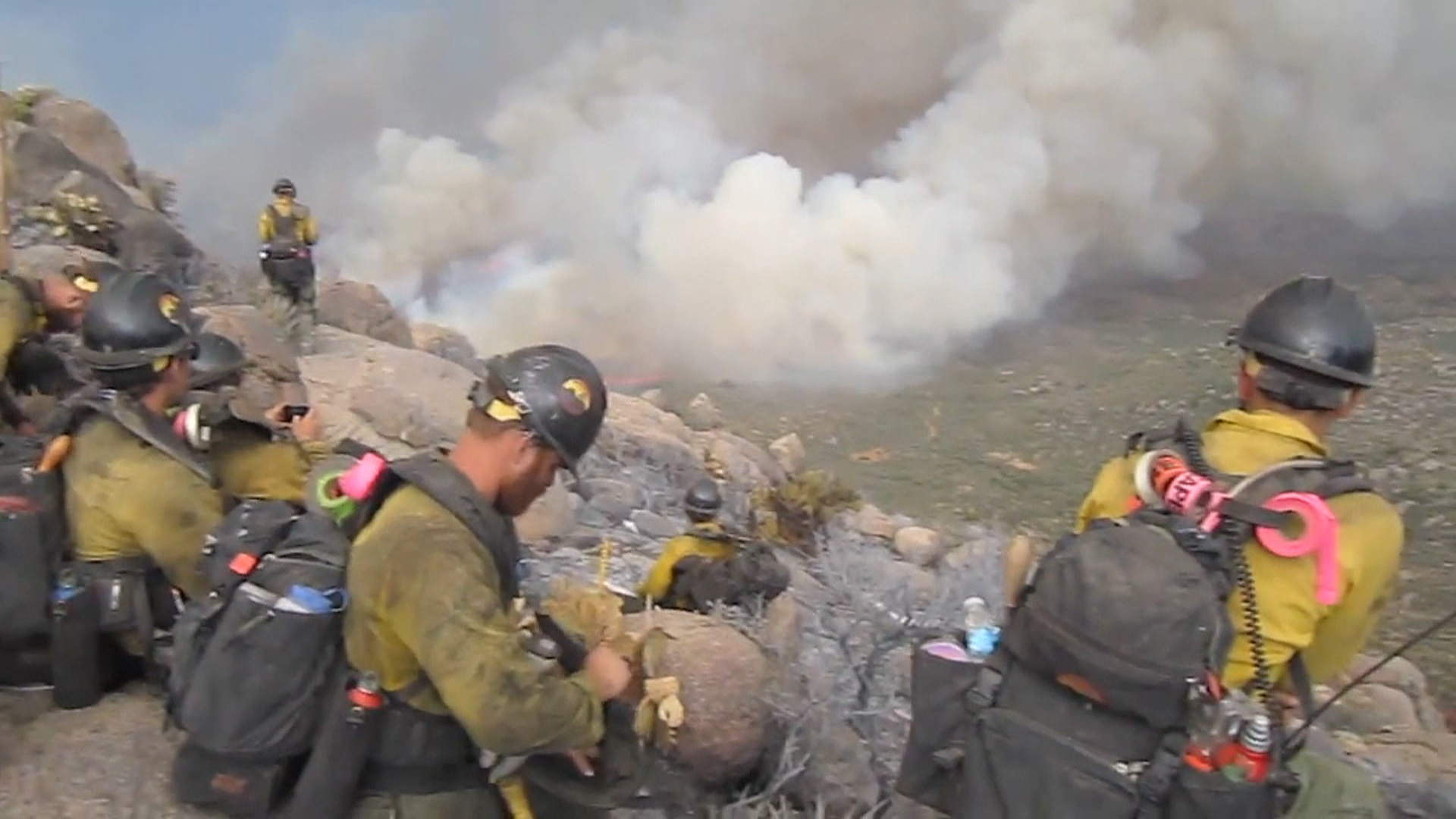 Mountain hotshots. Гранитная гора отряд пожарных. Пожарных Granite Mountain Hotshots. Ярнелл Хилл. Пожарные Аризона гранитная гора.