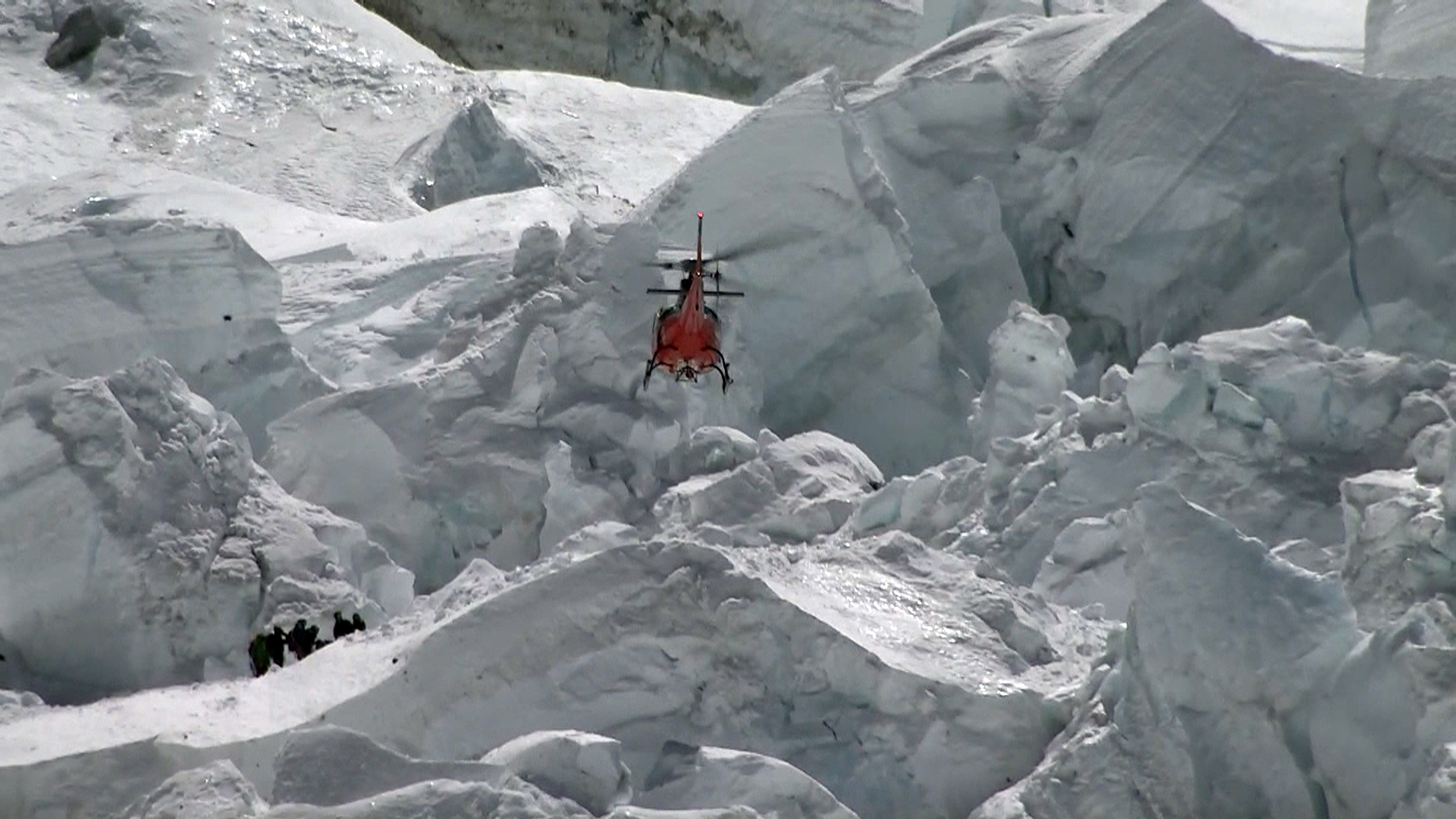 Лавина на Эвересте 2014