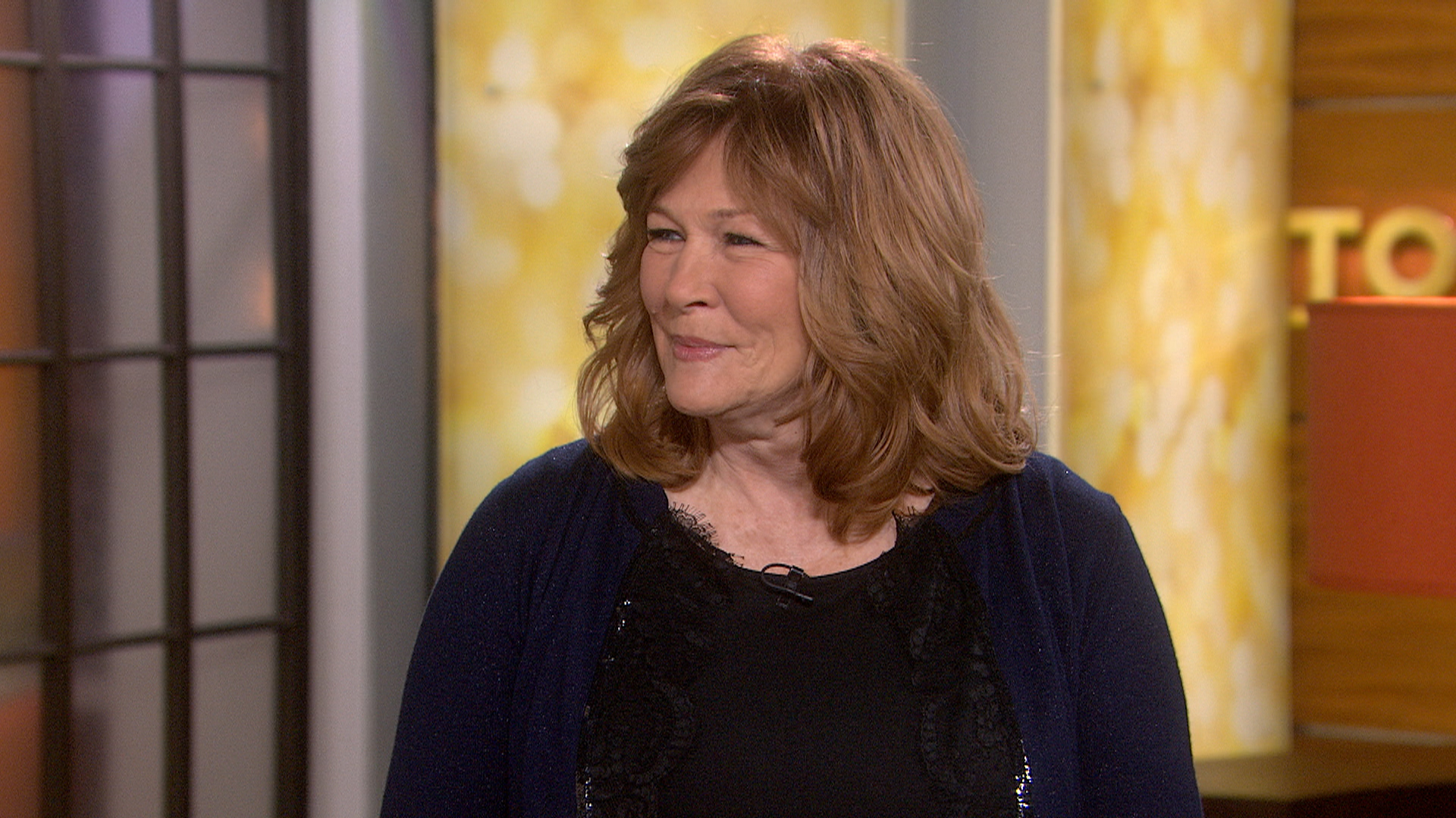 Blake Shelton’s mom writes country music novel