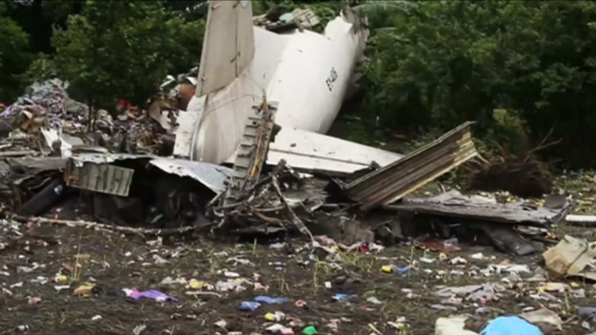 Самолет разбился с ребенком. 7.10.12 Катастрофа АН-12 В Судане. Крушение самолета в Судане. Катастрофа в Южном Уэльсе.