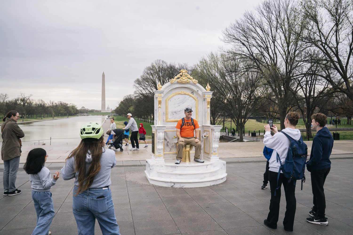 New Toilet Near the Lincoln Memorial Delights Sightseers