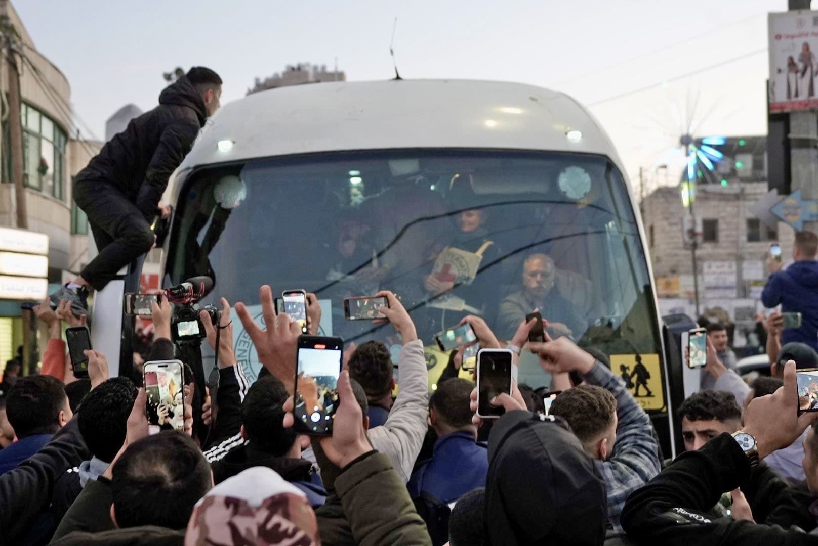 Red Cross convoy carrying Palestinian prisoners arrives in the West Bank