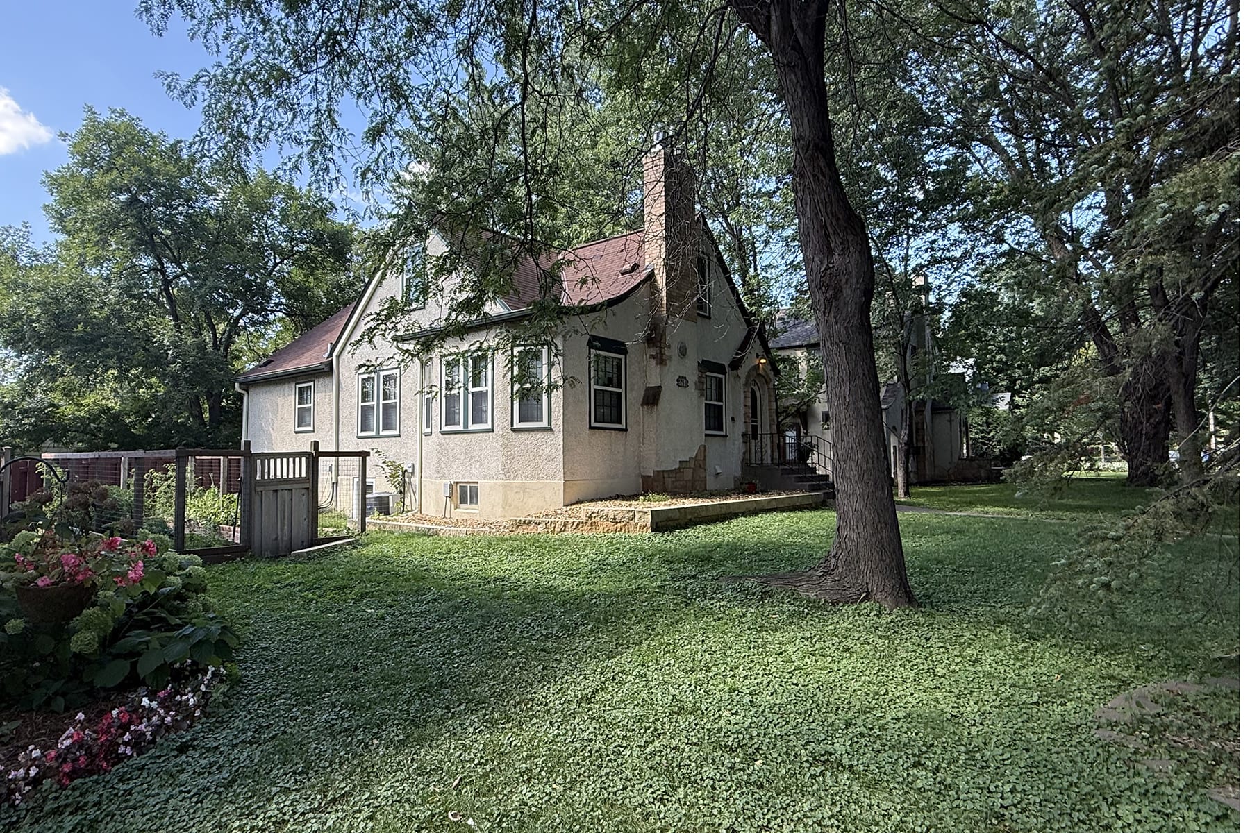 The Minneapolis house of the suspect. 