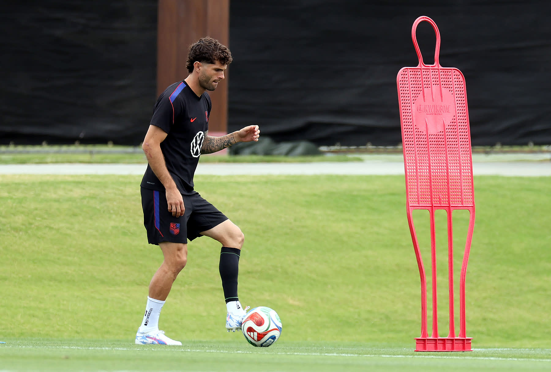 Christian Pulisic of the United States practices