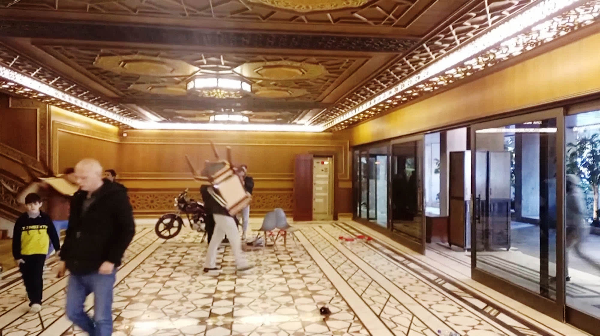 Syrians enter presidential palace in Damascus