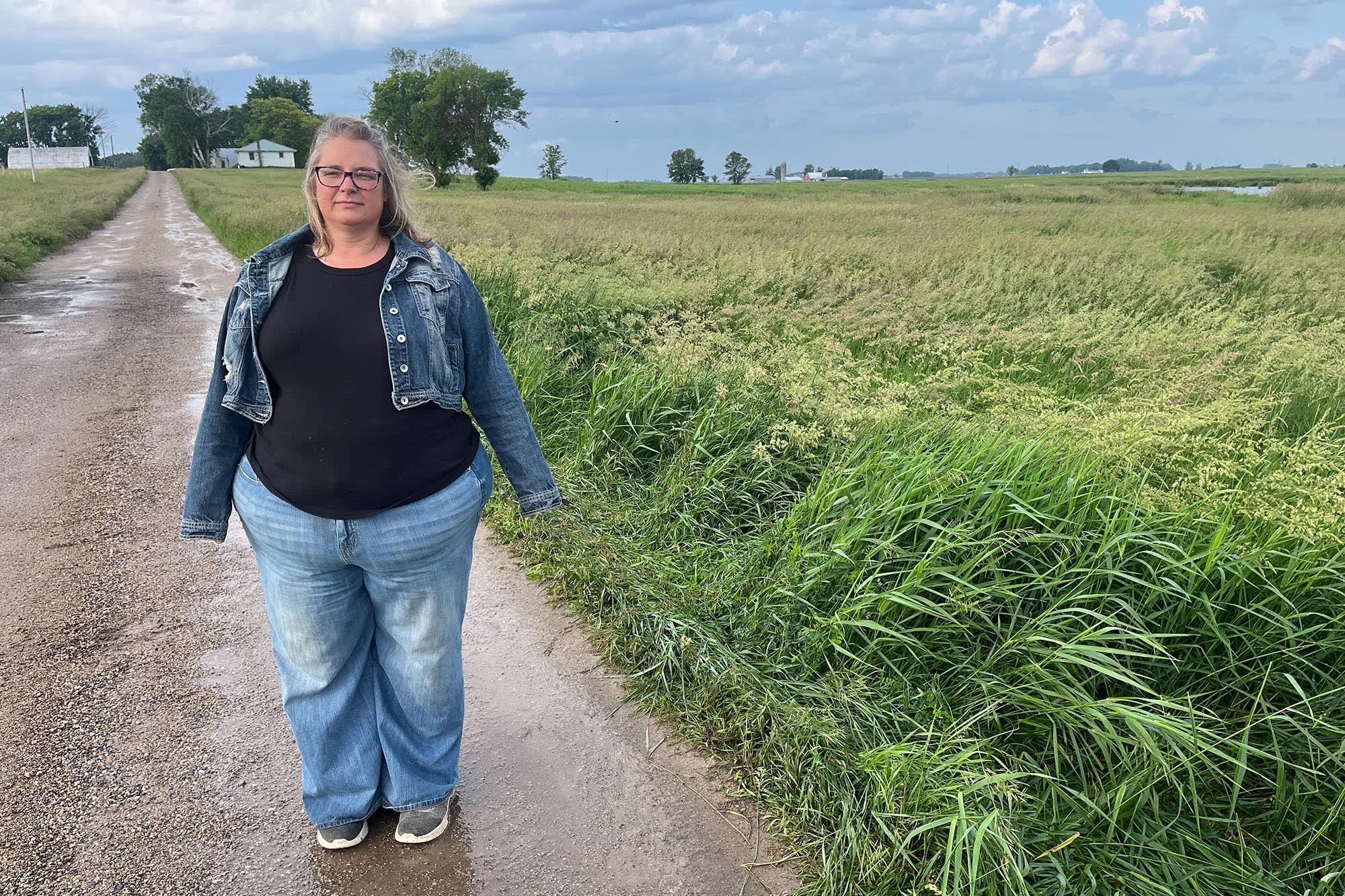 Wendy Thomas stands by the Green Isle field where she says she saw Vance Boelter.