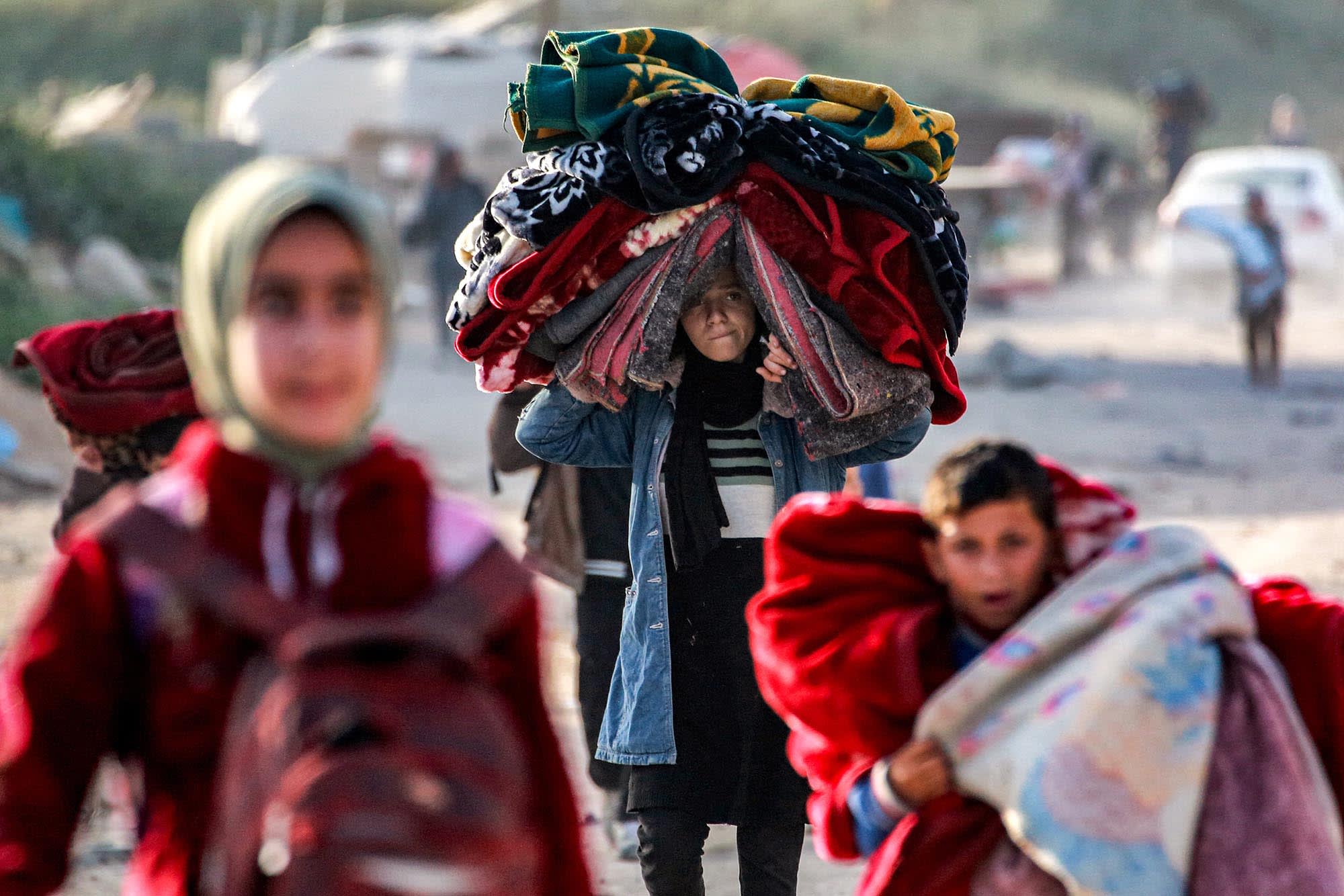 Palestinians fleeing Beit Hanoun in the northern Gaza Strip arrive in Gaza City 