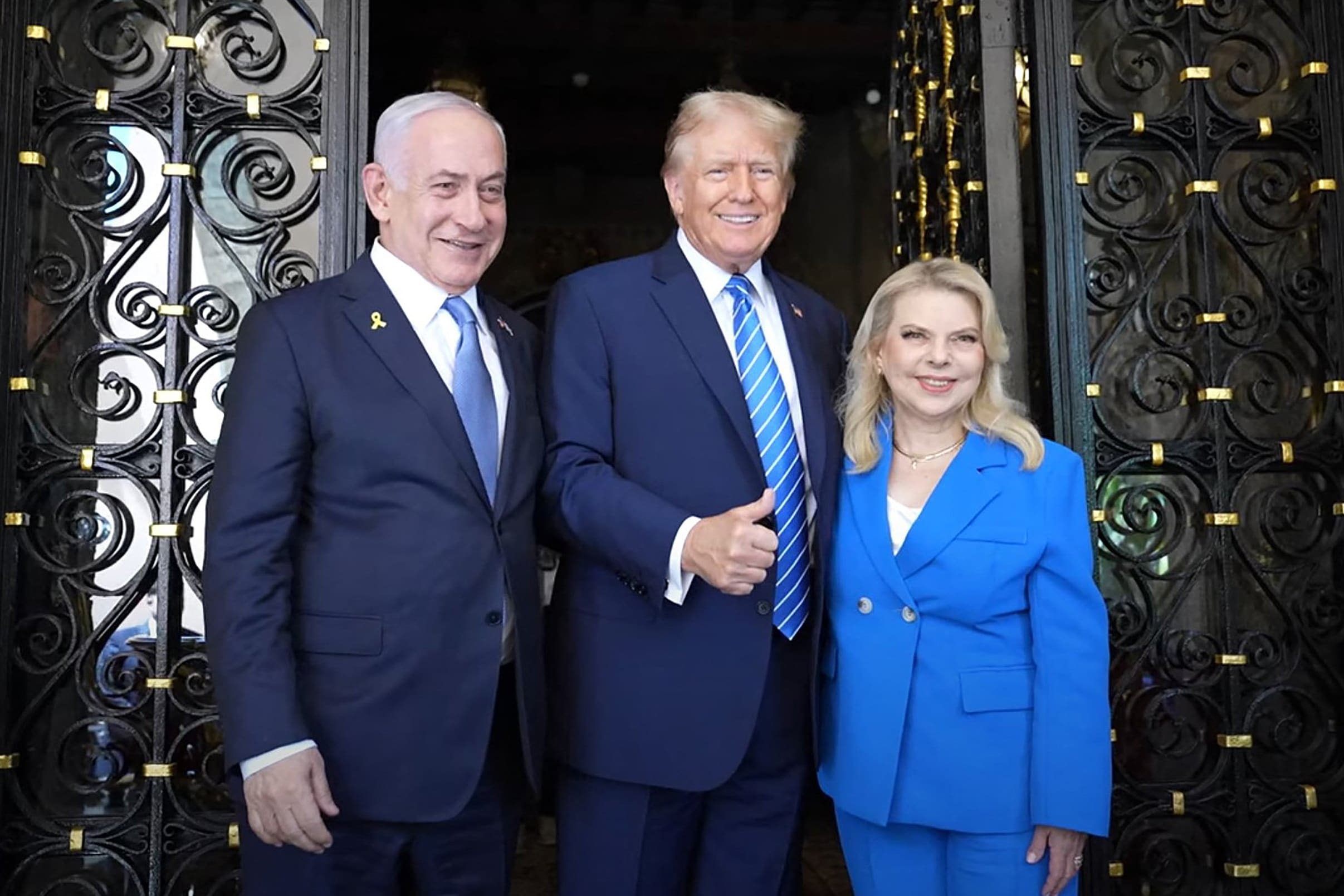 Image:Israeli Prime Minister Benjamin Netanyahu and his wife Sara being welcomed by former President Donald Trump 