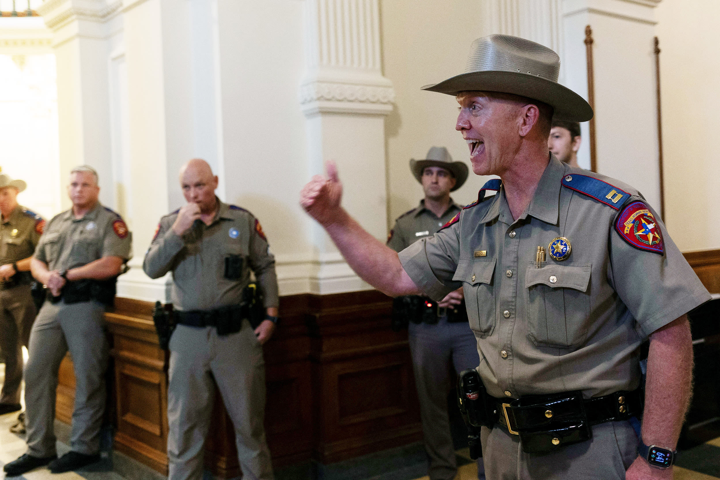 A Texas State Trooper tells protesters to evacuate 