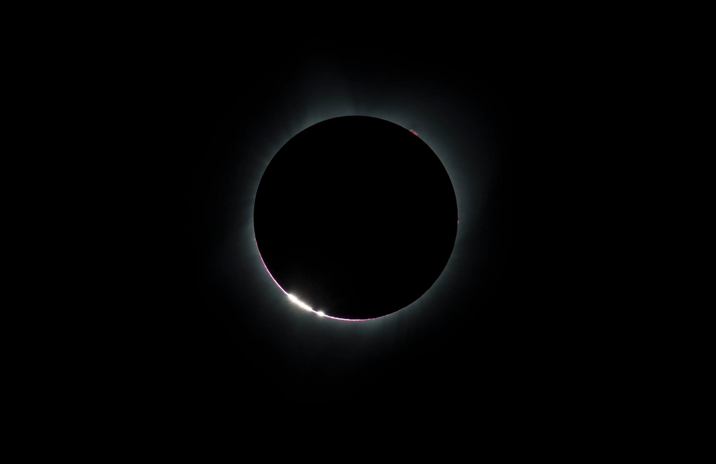 The Bailey's Beads effect is seen as the moon makes its final move over the sun during the total solar eclipse on Monday, August 21, 2017 above Madras, Oregon. 