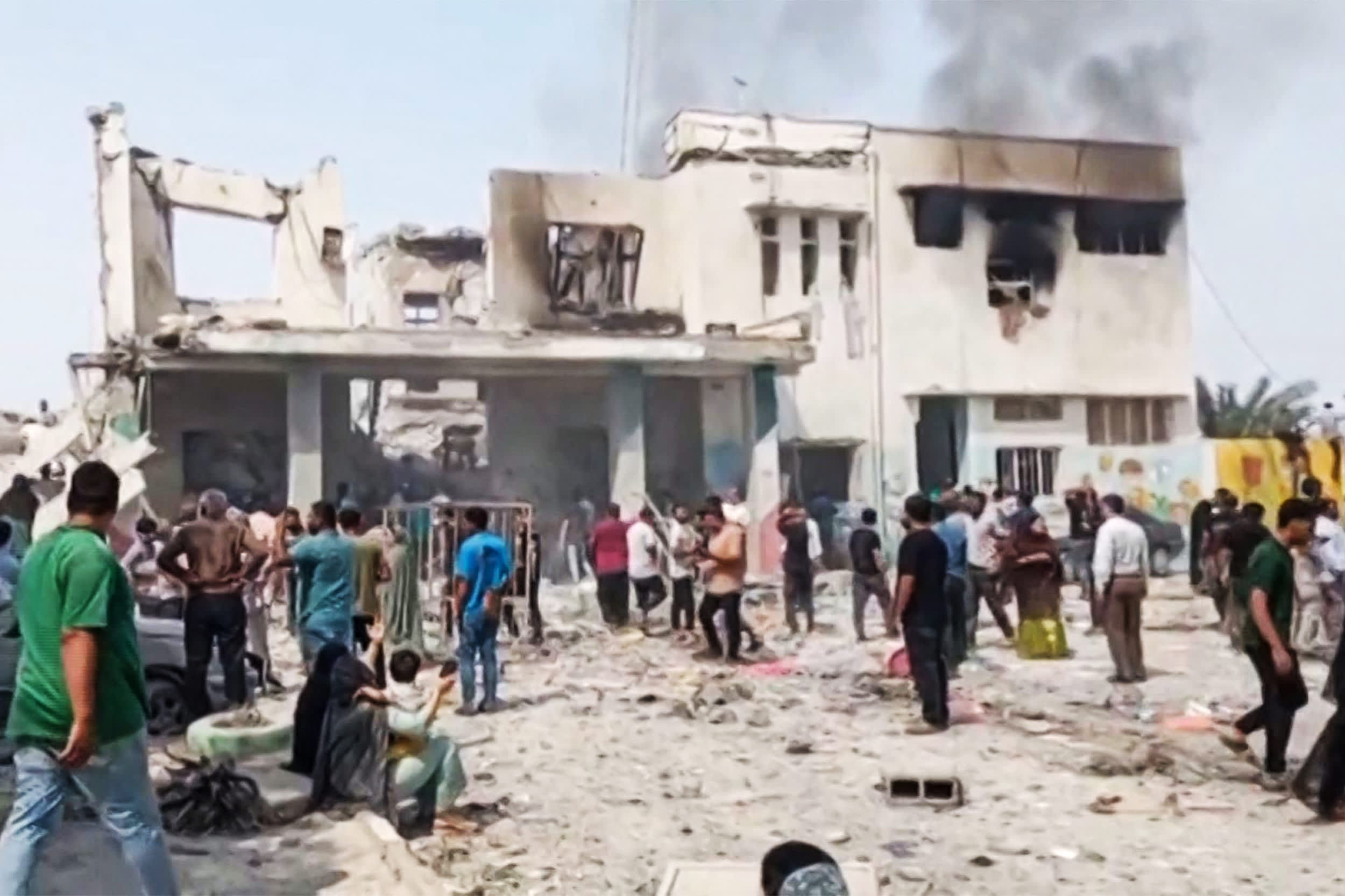 Amerika Birleşik Devletleri ve İsrail, 28 Şubat'ta İran'a karşı saldırılar düzenledi ve bu durum, İslam Cumhuriyeti'nin füze saldırılarıyla karşılık vermesiyle Ortadoğu genelinde patlamaların duyulmasıyla bölgesel savaş korkusunu tetikledi.