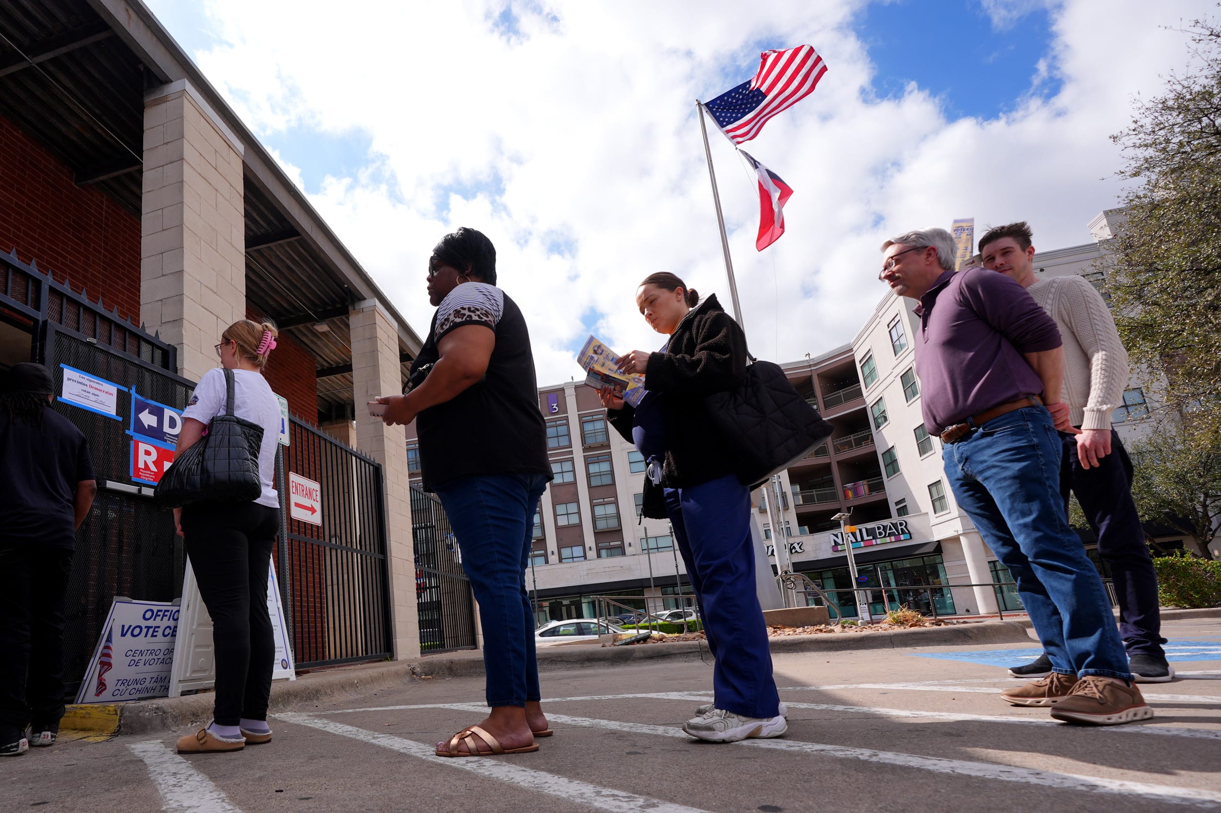 Voters in line.