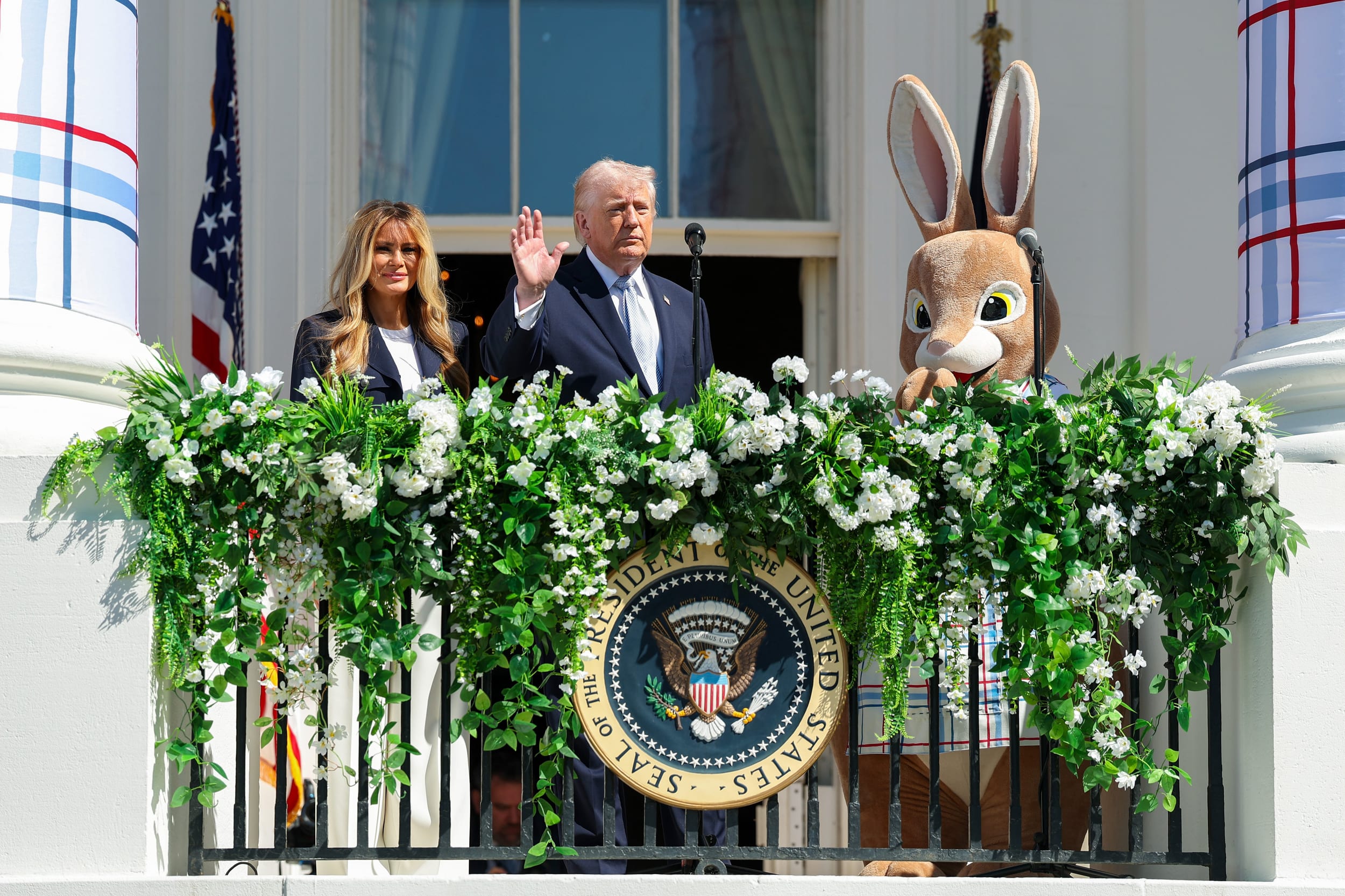 Image: The Trumps Host Children For The White House Easter Egg Roll