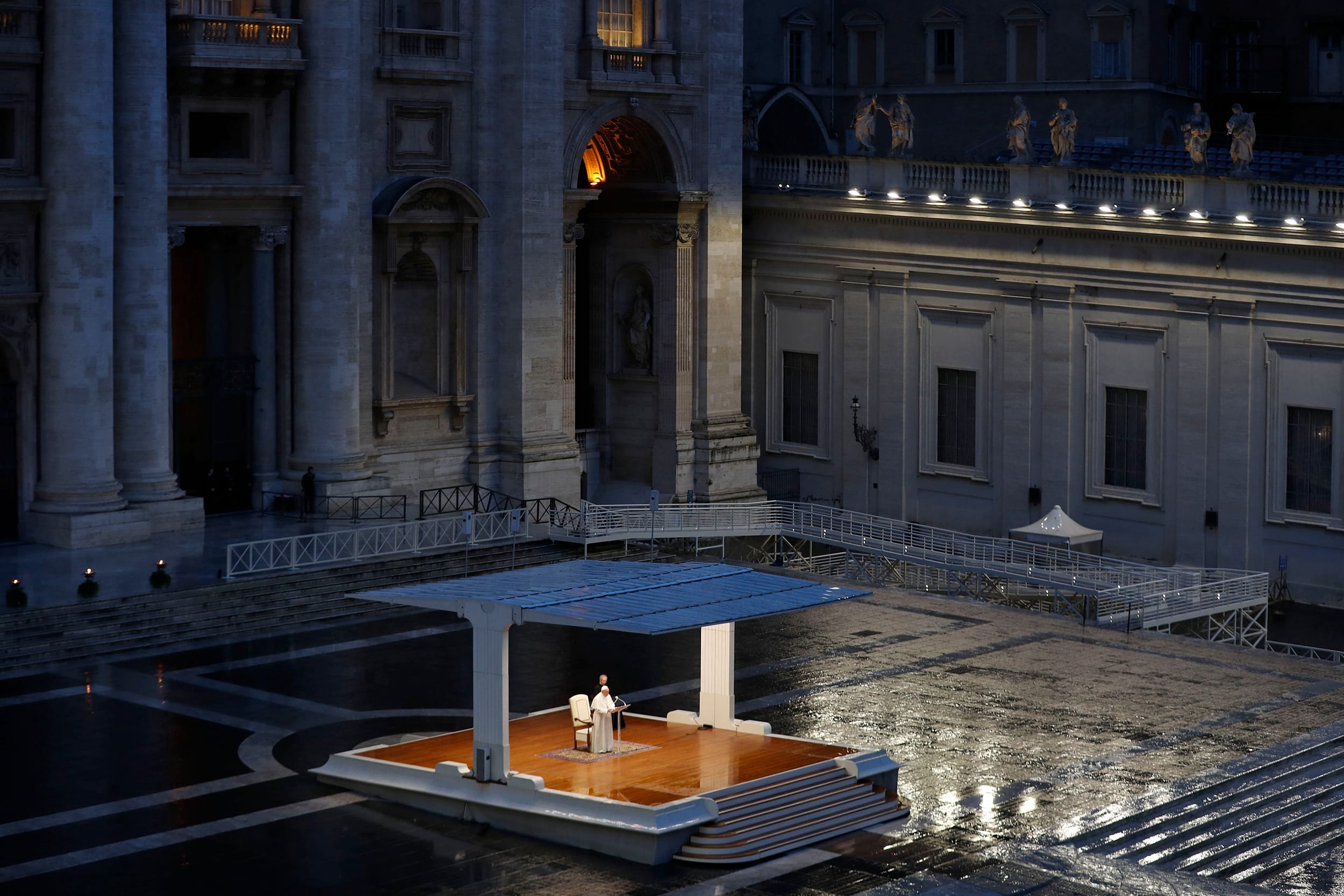 TOPSHOT-VATICAN-RELIGION-POPE-HEALTH-VIRUS