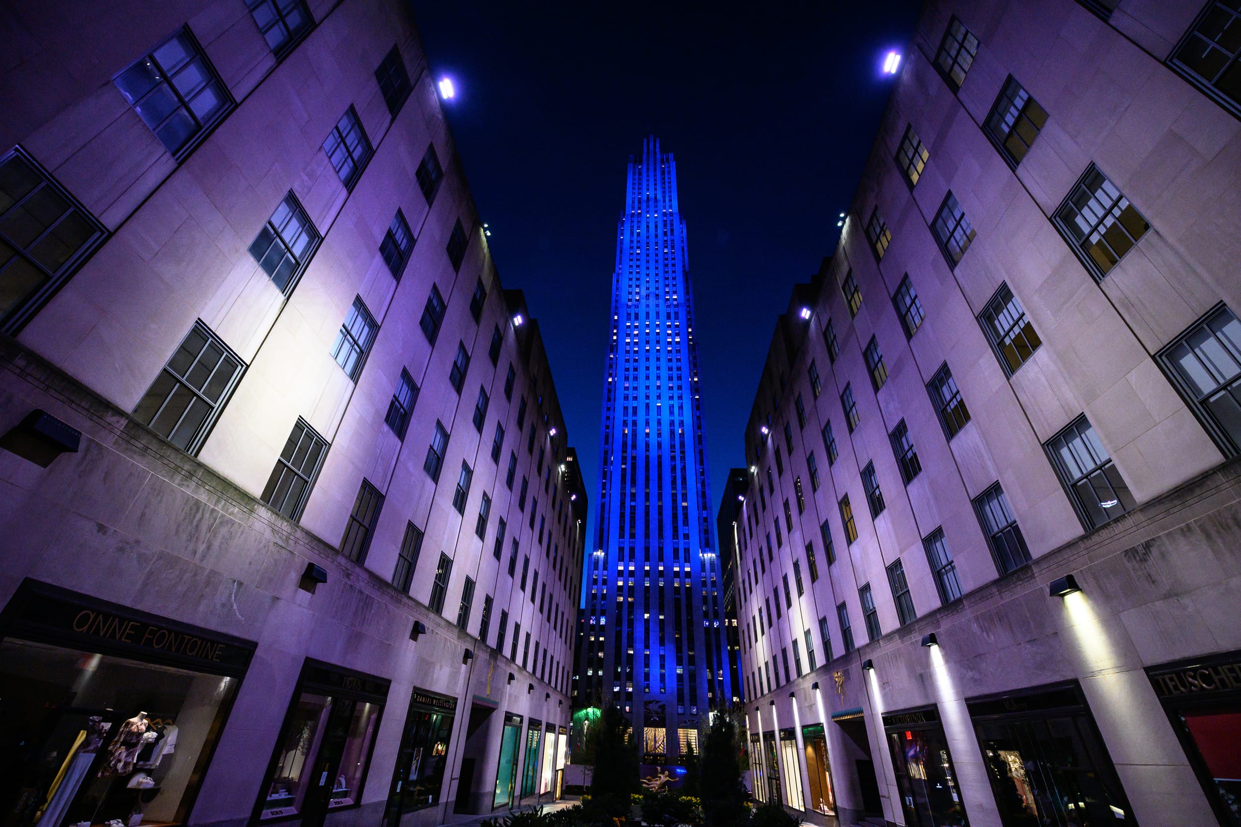 Image: 30 Rock blue lights