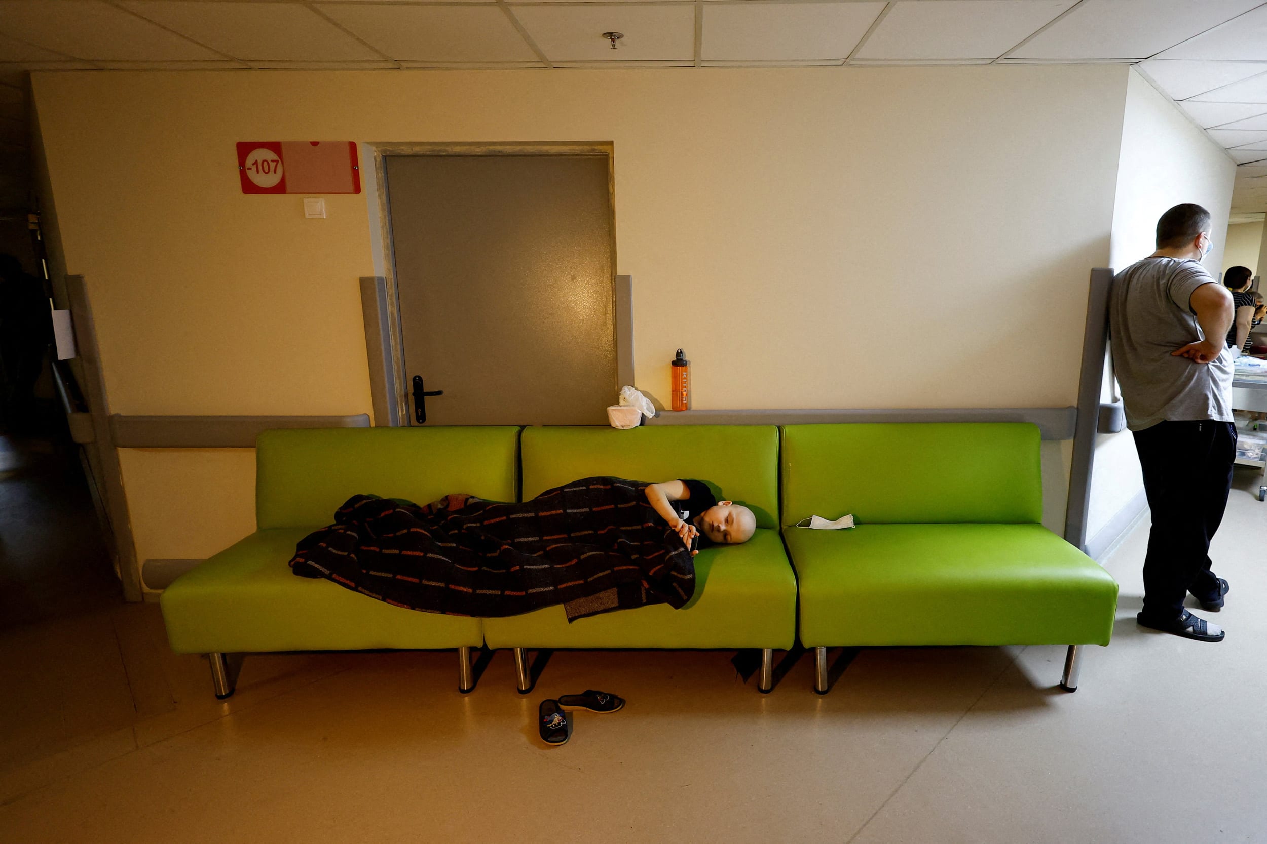 Image: Children patients whose treatments are underway stay in one of the shelters of Okhmadet Children's Hospital