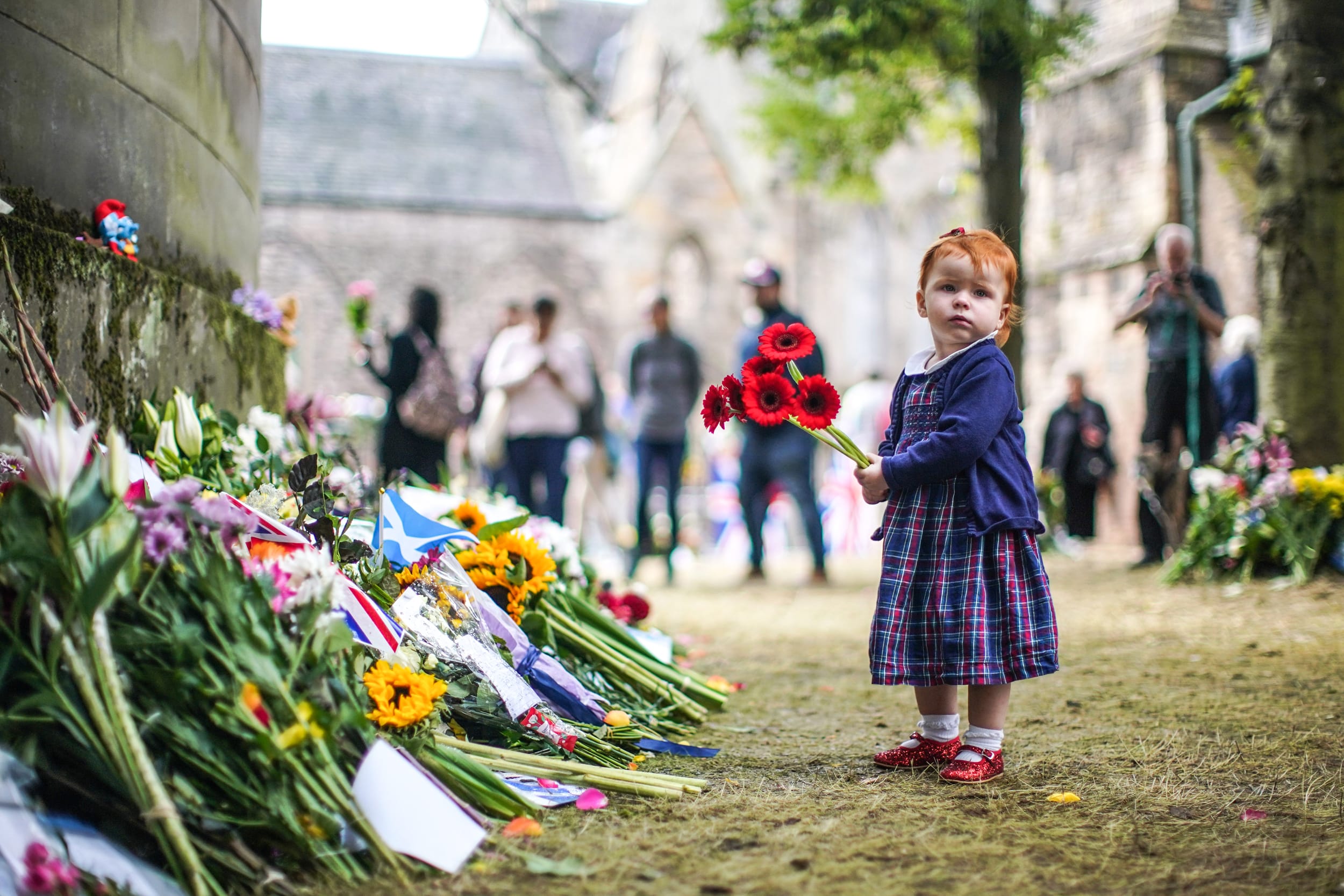 Image: Procession Of Her Majesty The Queen Elizabeth II's Coffin To St Giles Cathedral