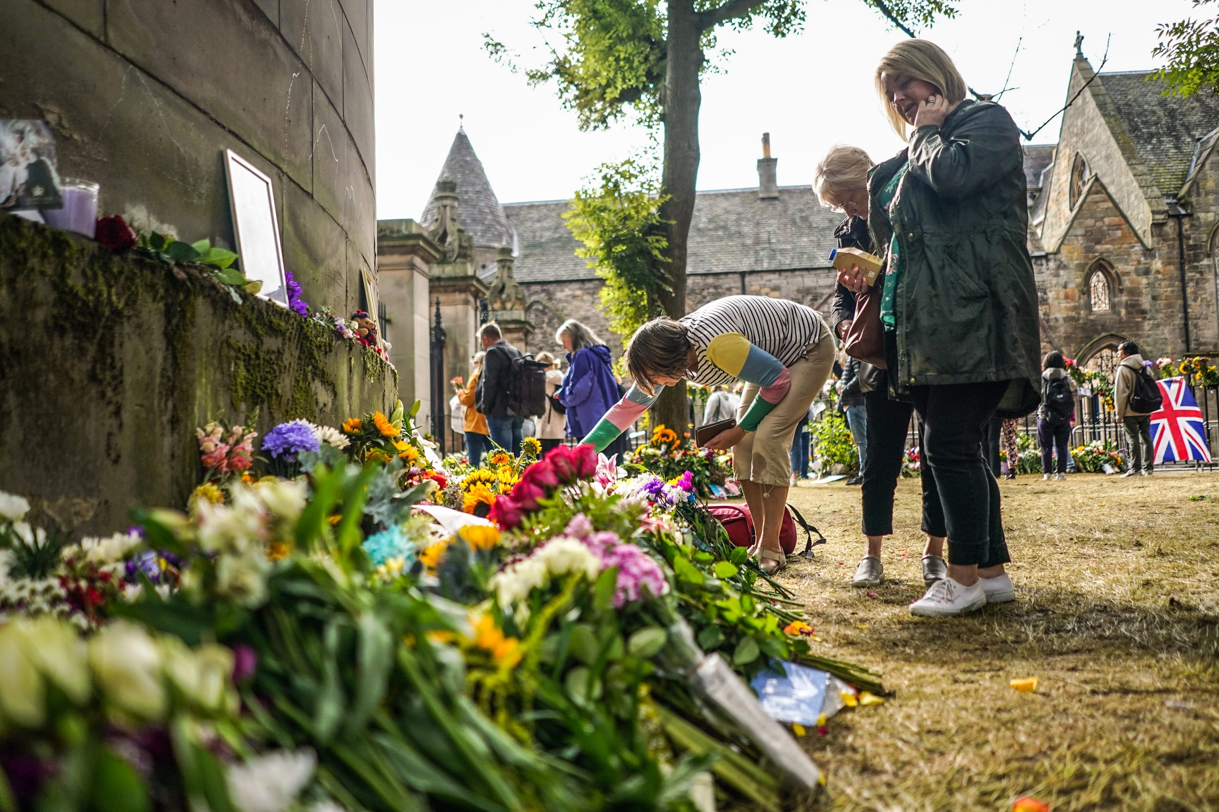Image: Procession Of Her Majesty The Queen Elizabeth II's Coffin To St Giles Cathedral